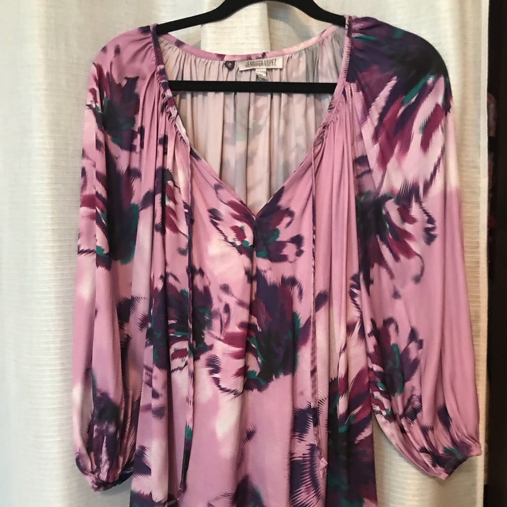 Jennifer Lopez pink floral blouse